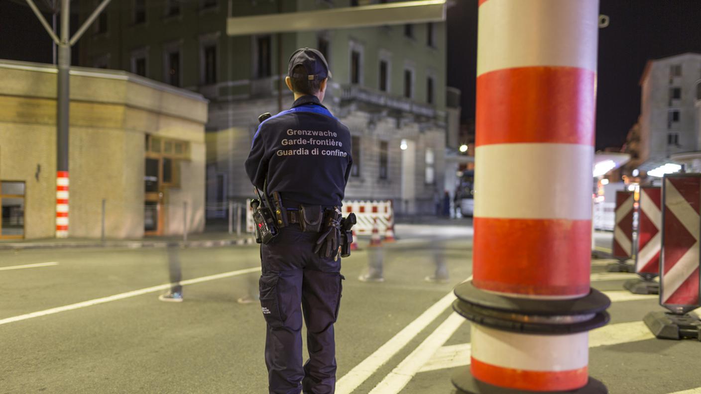 Guardie di frontiera svizzere in primo piano