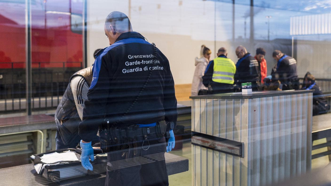 Anche nella Svizzera orientale, qui siamo a Buchs, il lavoro non è mancato, con 6'979 soggiorni illegali registrati