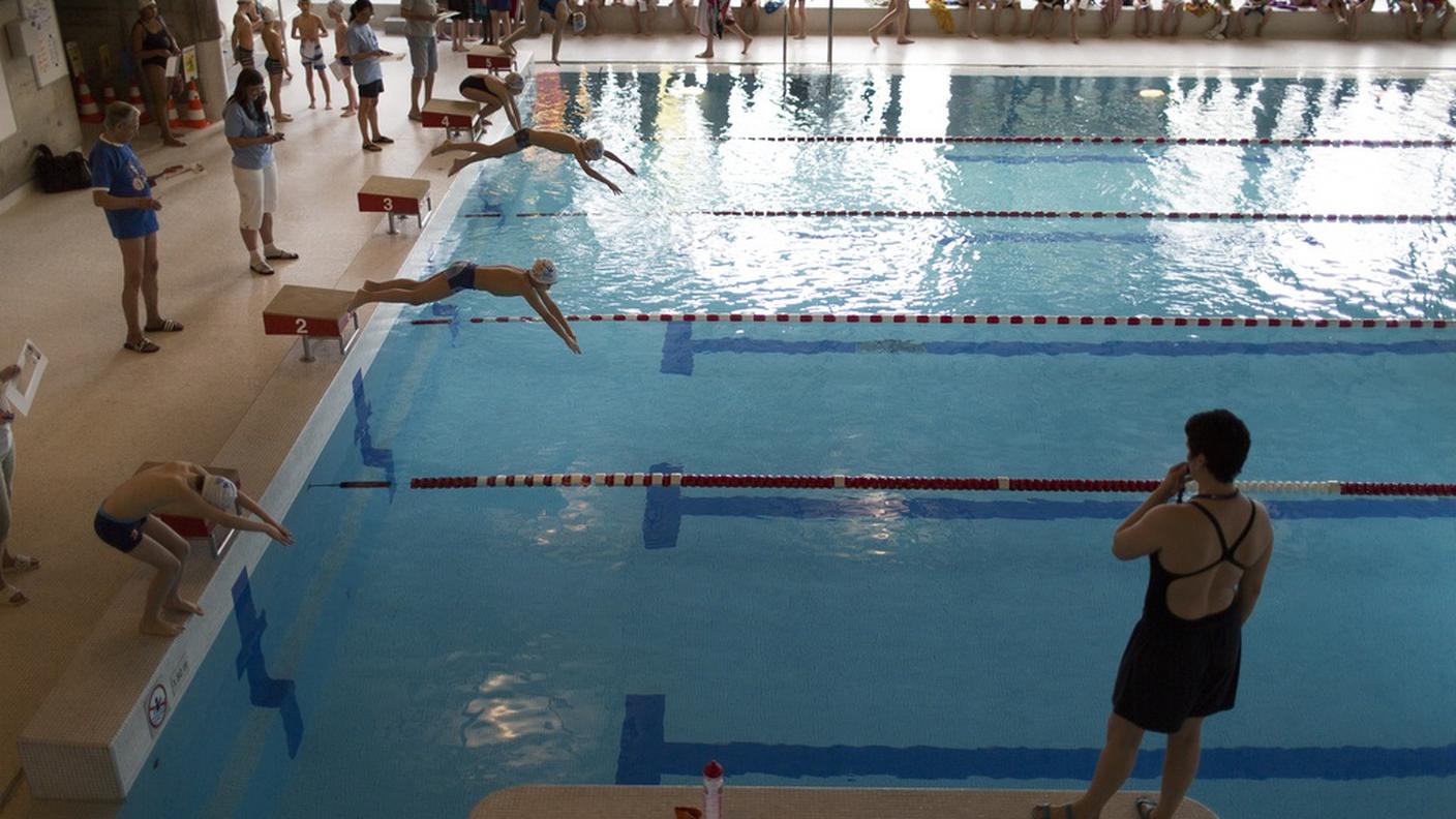 La piscina di Altstetten ha un bagnino ad hoc per gli asilanti