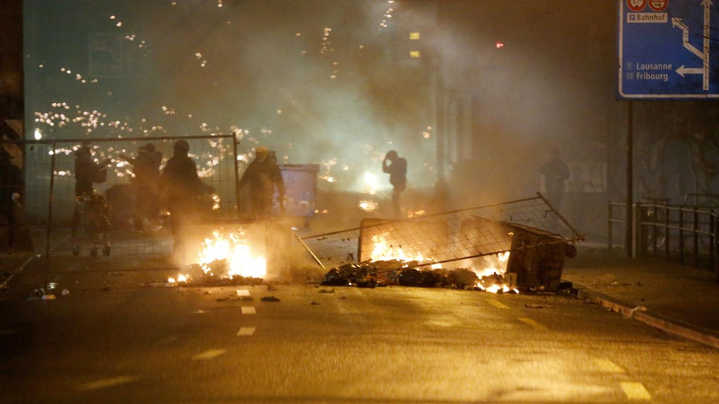 Barricate e incendi