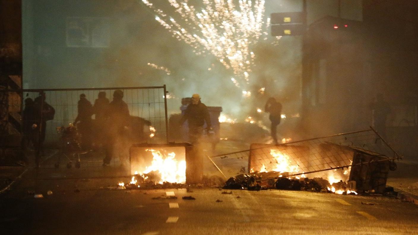 Barricate e scontri con le forze dell'ordine fra sabato e domenica scorsa