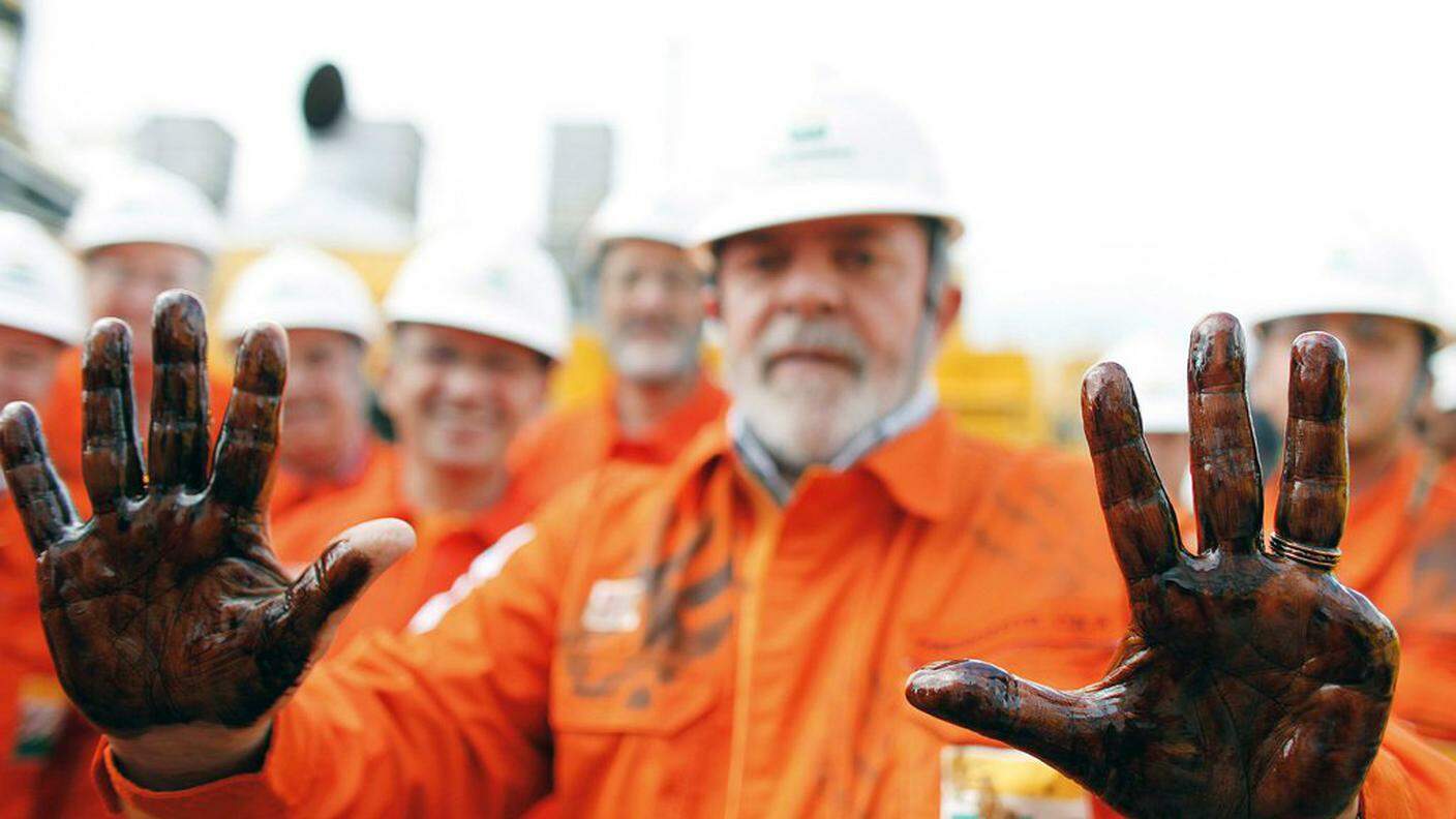 Il presidente Lula il giorno dell'inaugurazione di un impianto Petrobras nel 2010