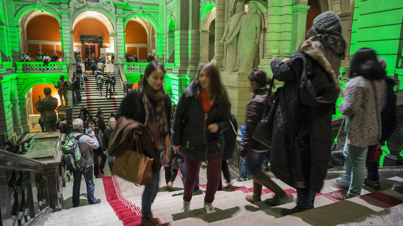 Tante le persone in visita a Palazzo federale venerdì sera