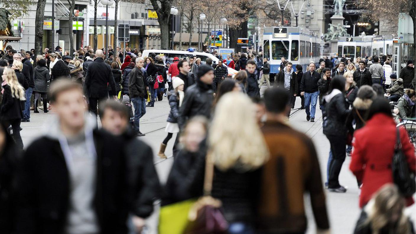 Un giorno di abituale shopping nella Bahnhofstrasse