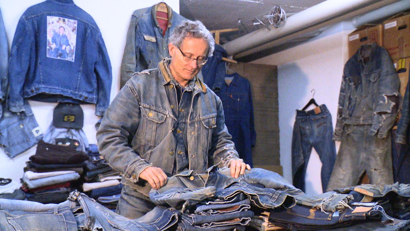Ruedi Karrer ha iniziato a raccogliere i capi d'abbigliamento negli anni Settanta
