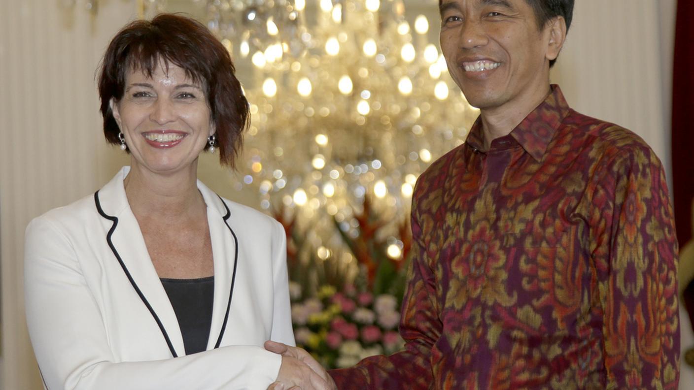 La consigliera federale col presidente indonesiano Joko Widodo
