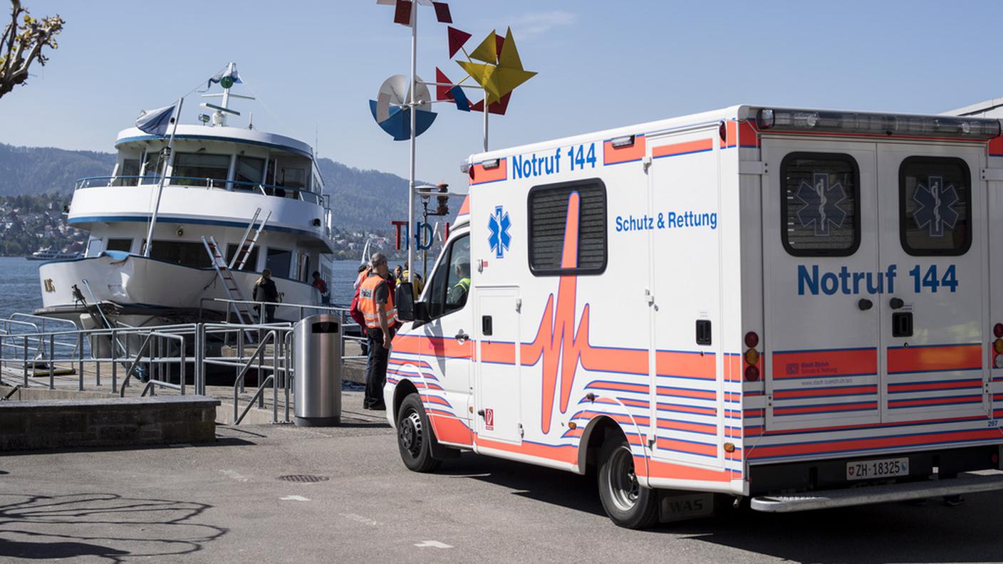 Tra i feriti figura anche il capitano del battello