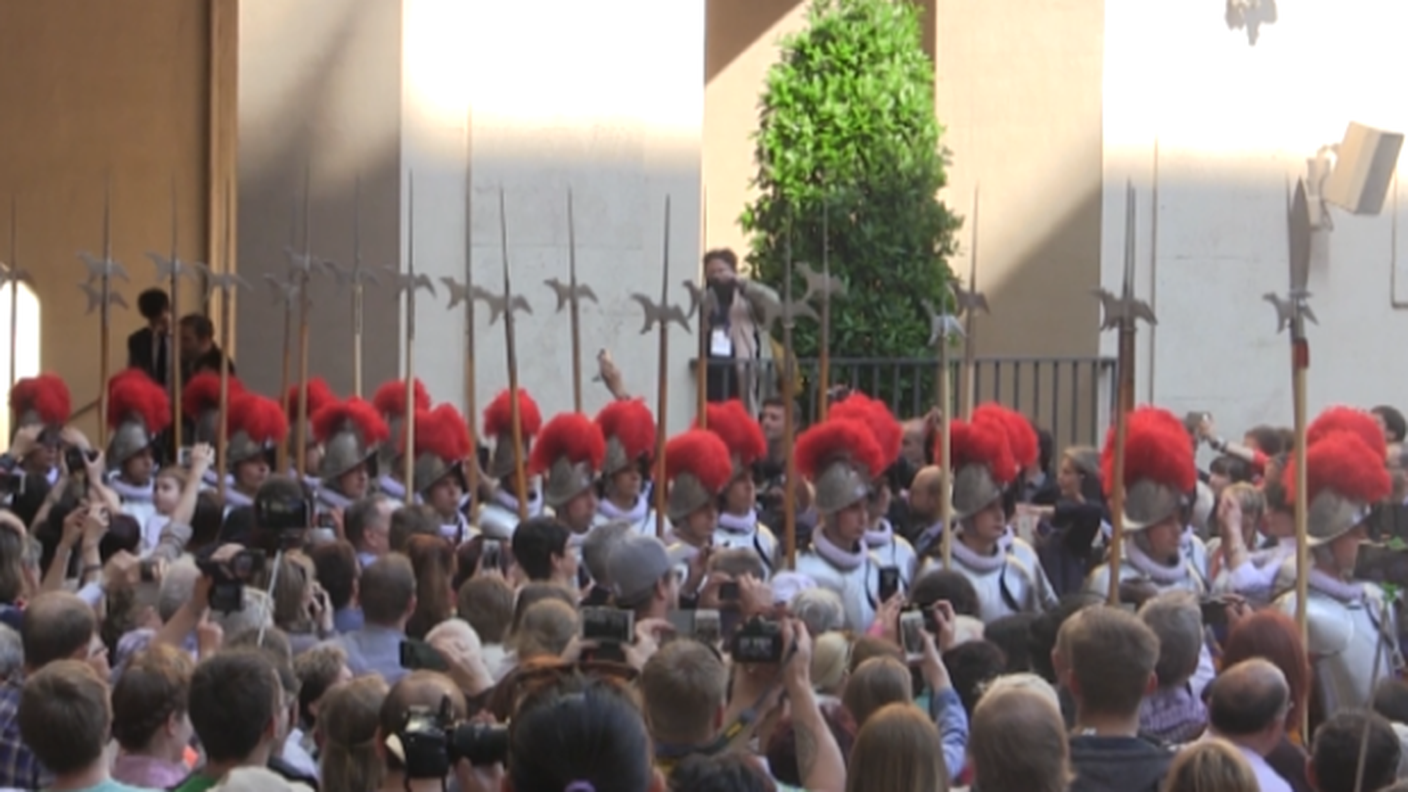 La cerimonia, come impone la tradizione, si è svolta in Vaticano nel Cortile di San Damaso