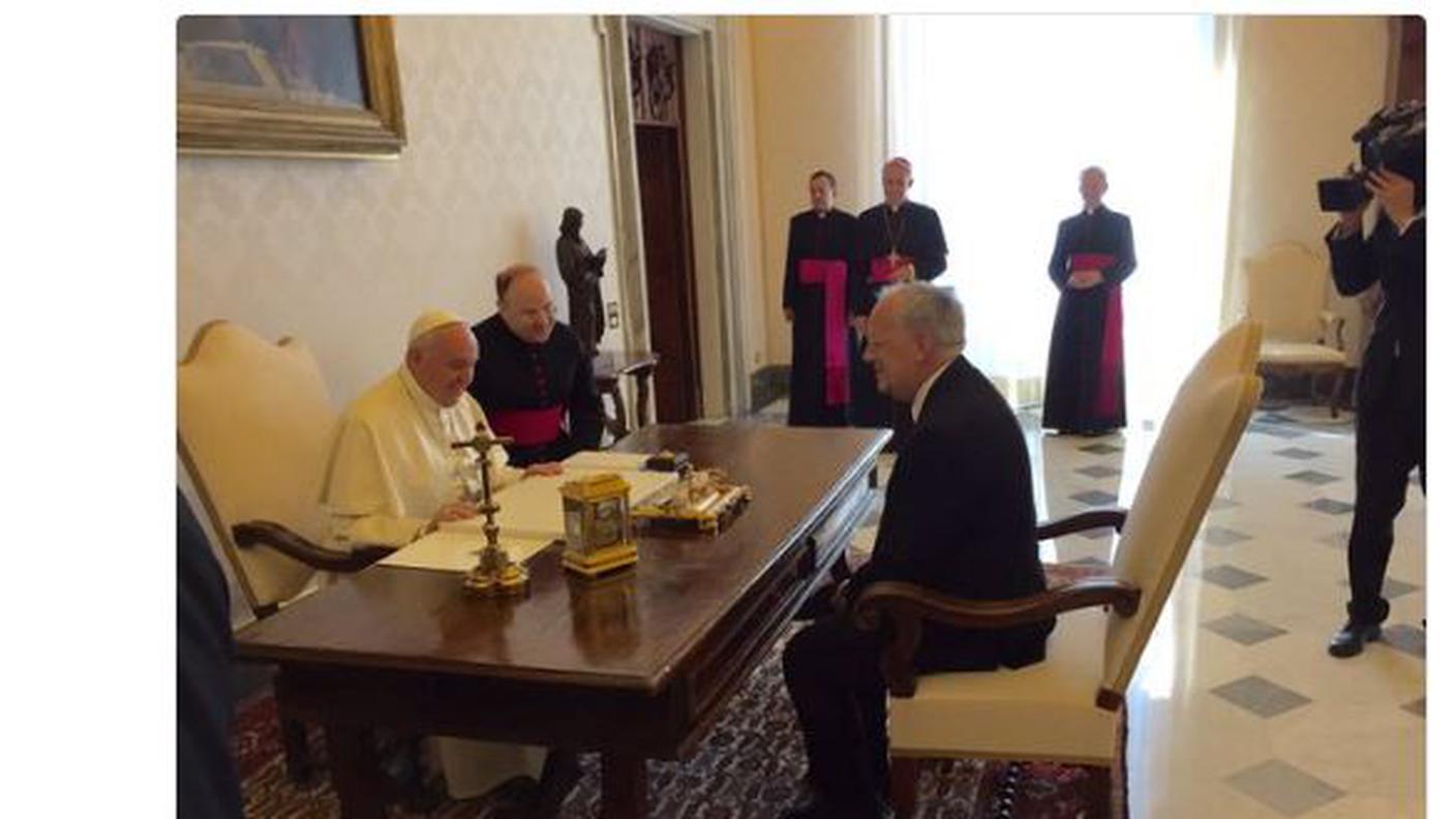 Il presidente della Confederazione elvetica, Johann Schneider-Ammann di fronte al Papa