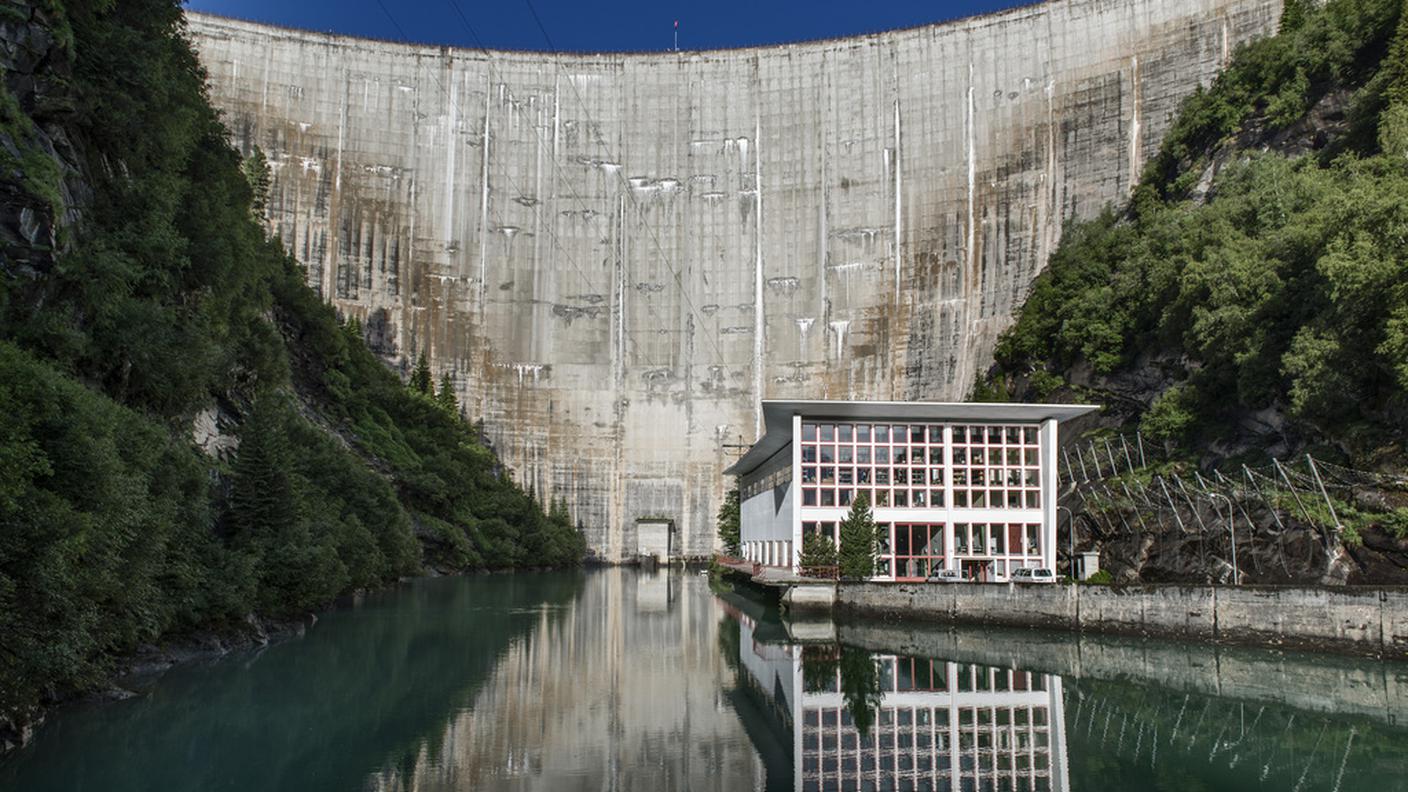 La diga di Zervreila, nel comune grigionese di Vals
