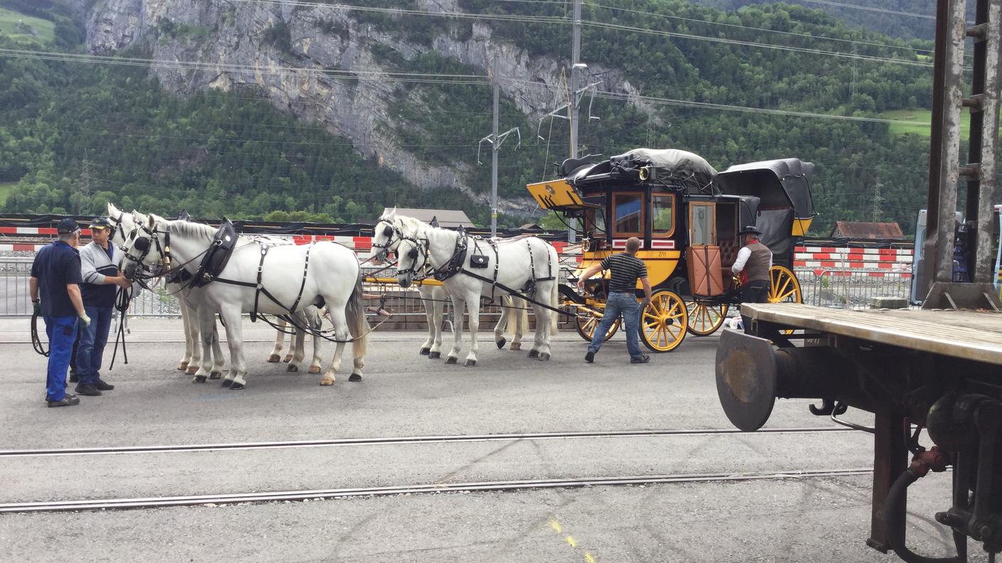 Presente e... passato: anche la storica carrozza dell'antico postiglione del San Gottardo