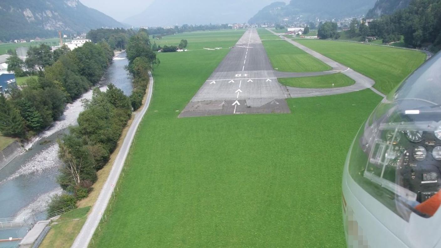 I piloti sono riusciti ad atterrare all'aeroporto di Mollis