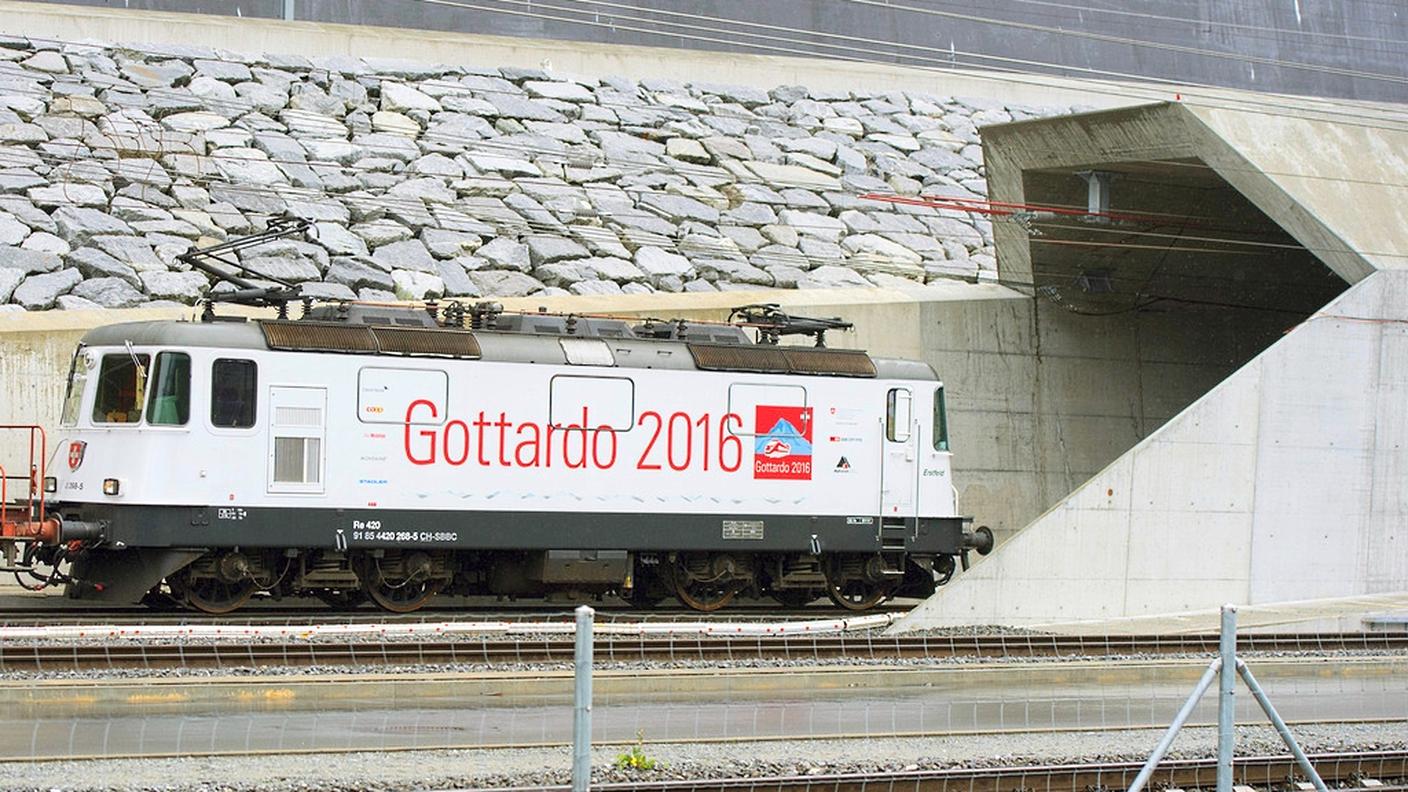 Ecco il primo treno merci sotto il San Gottardo