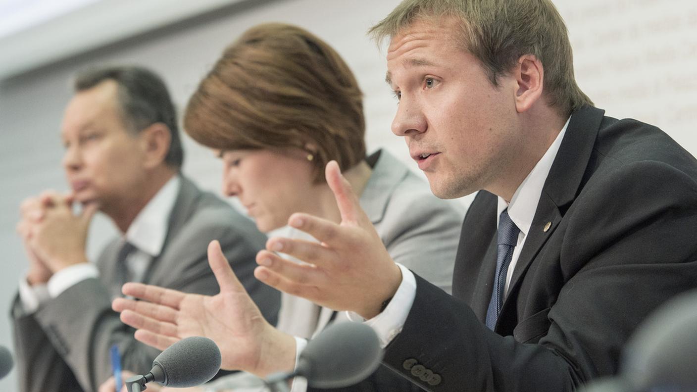 Il consigliere agli Stati ed ex presidente del partito Philipp Müller, la neo presidente Petra Gössi e il vicepresidente Philippe Nantermod