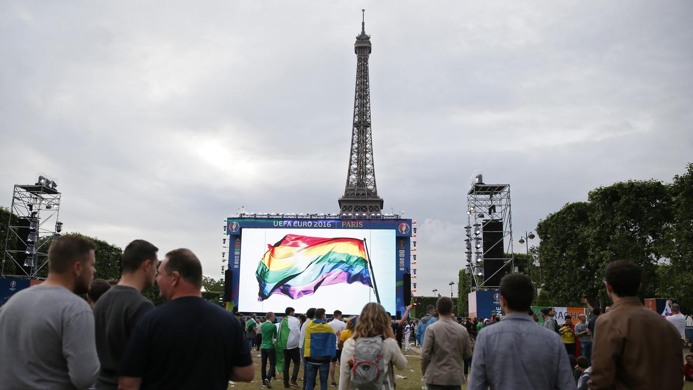 Minuto di silenzio a Parigi