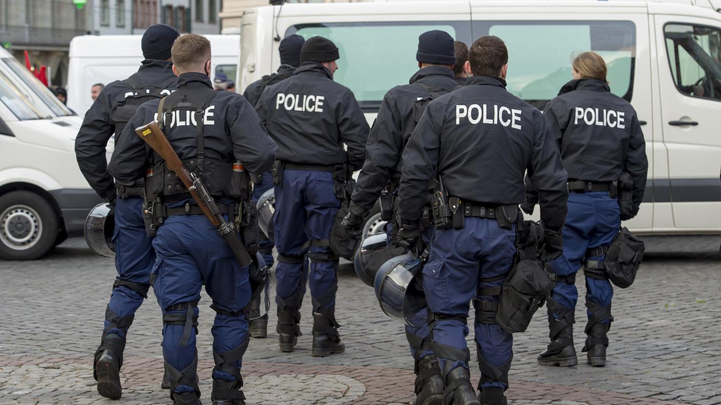 La polizia ha fermato 14 persone