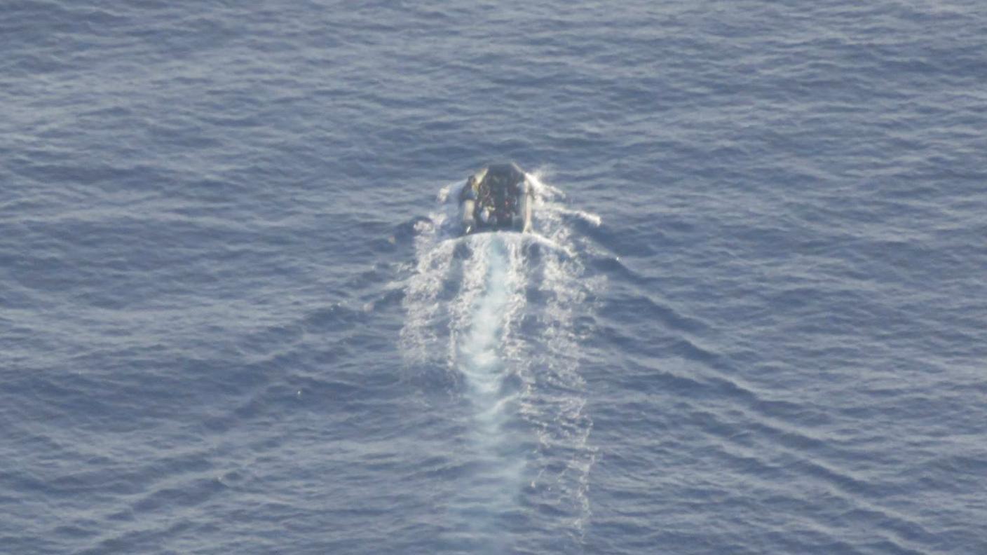 La barca individuata da Fabio Zgraggen in seguito è stata raggiunta dai soccorsi navali