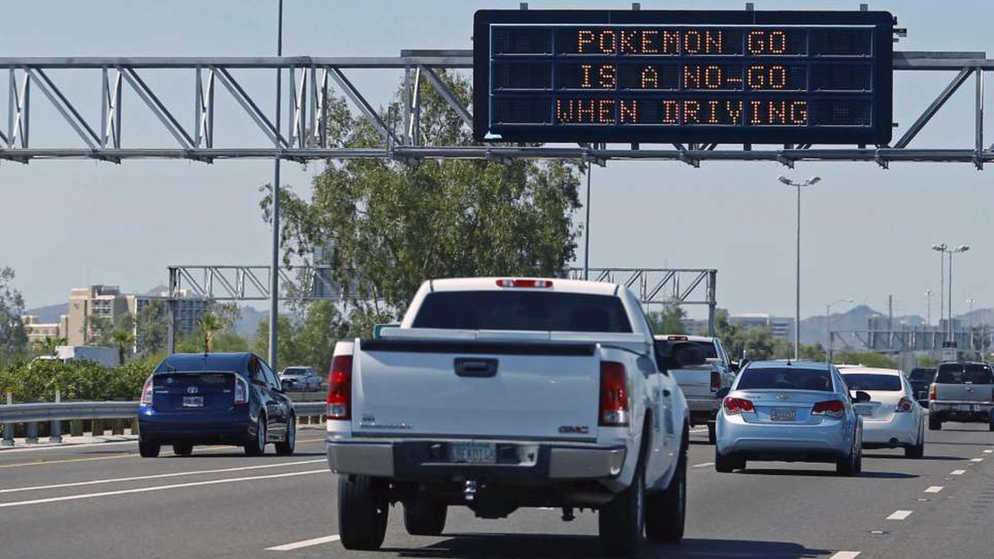 Cartellone autostradale in Arizona: «Pokemon-go è No-Go alla guida in auto»