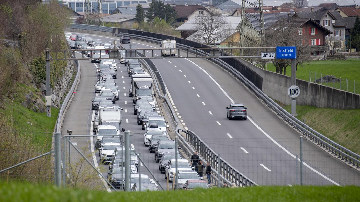 Colonne per attraversare il San Gottardo si sono formate pure nel giorno dell'Ascensione 