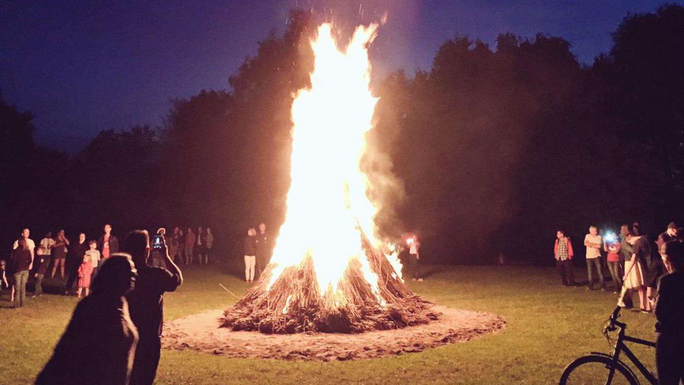 Tutti riuniti attorno al fuoco