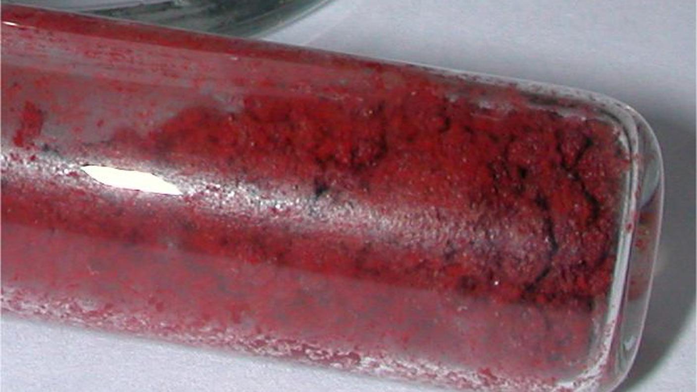 Il fosforo rosso è utilizzato nella sintesi di sostanze stupefacenti e per fabbricare fuochi artificiali