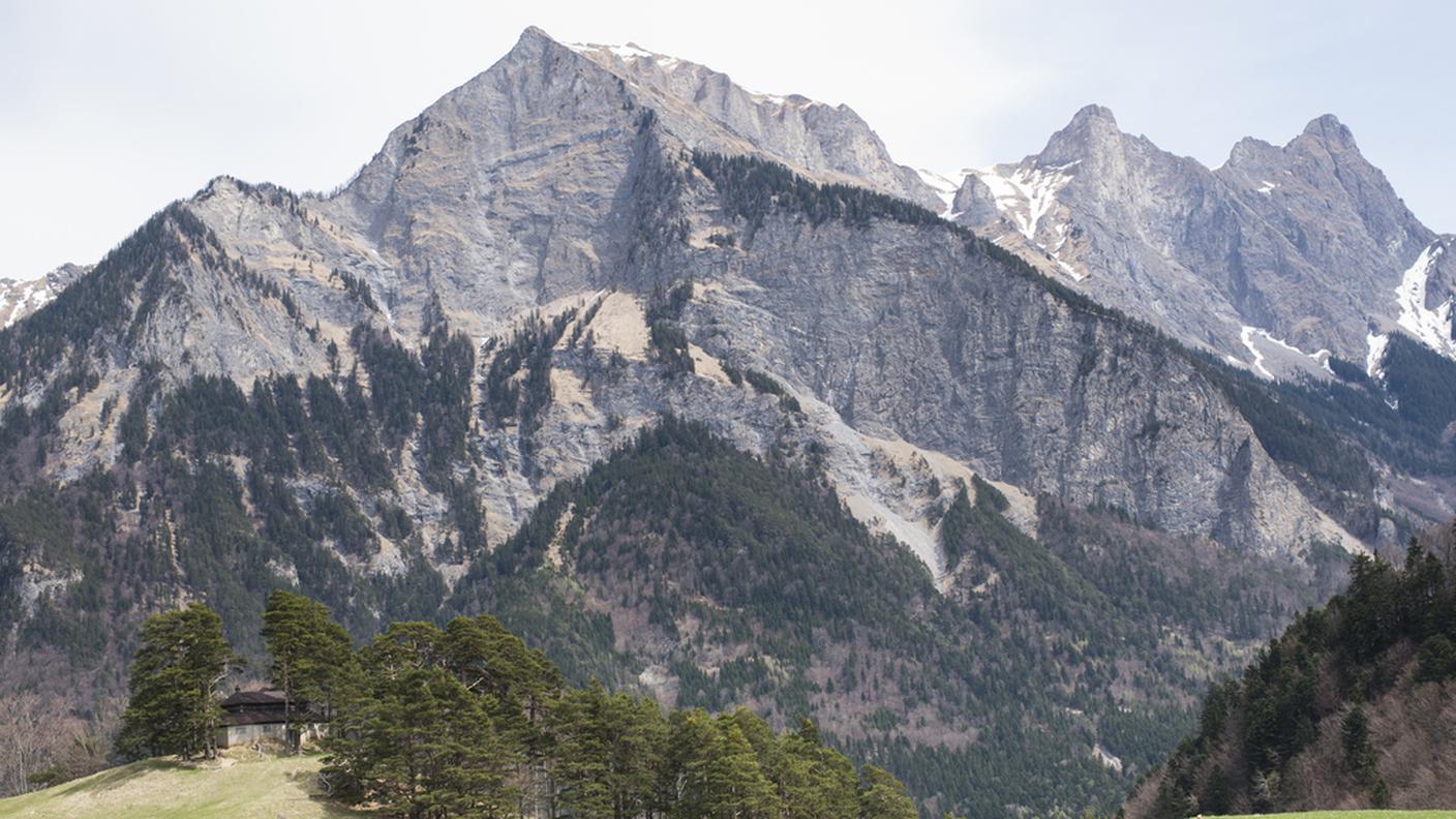 Il massiccio comprende tre cime: Falknis, Schwarzhorn e Glegghorn, l'ultima a destra