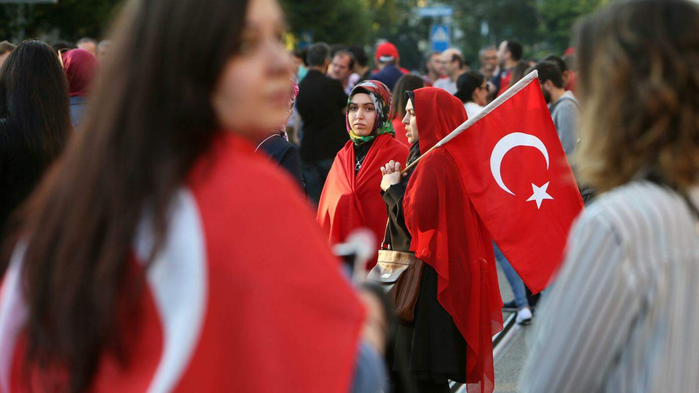 Manifestazione contro il fallito golpe in Turchia a Zurigo