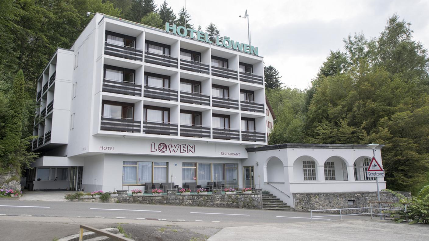 L'ex albergo che avrebbe dovuto ospitare il centro