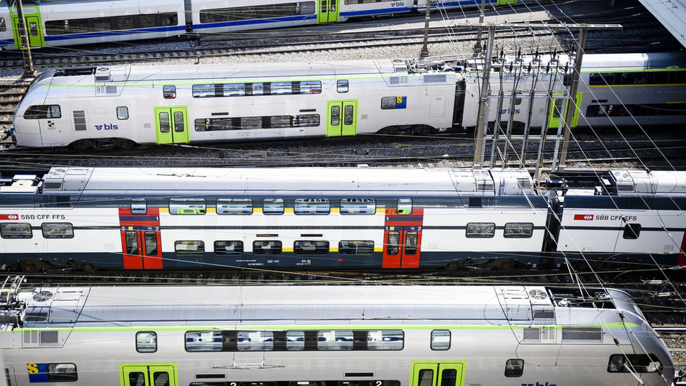 Gran traffico di convogli delle BLS e delle FFS a Berna