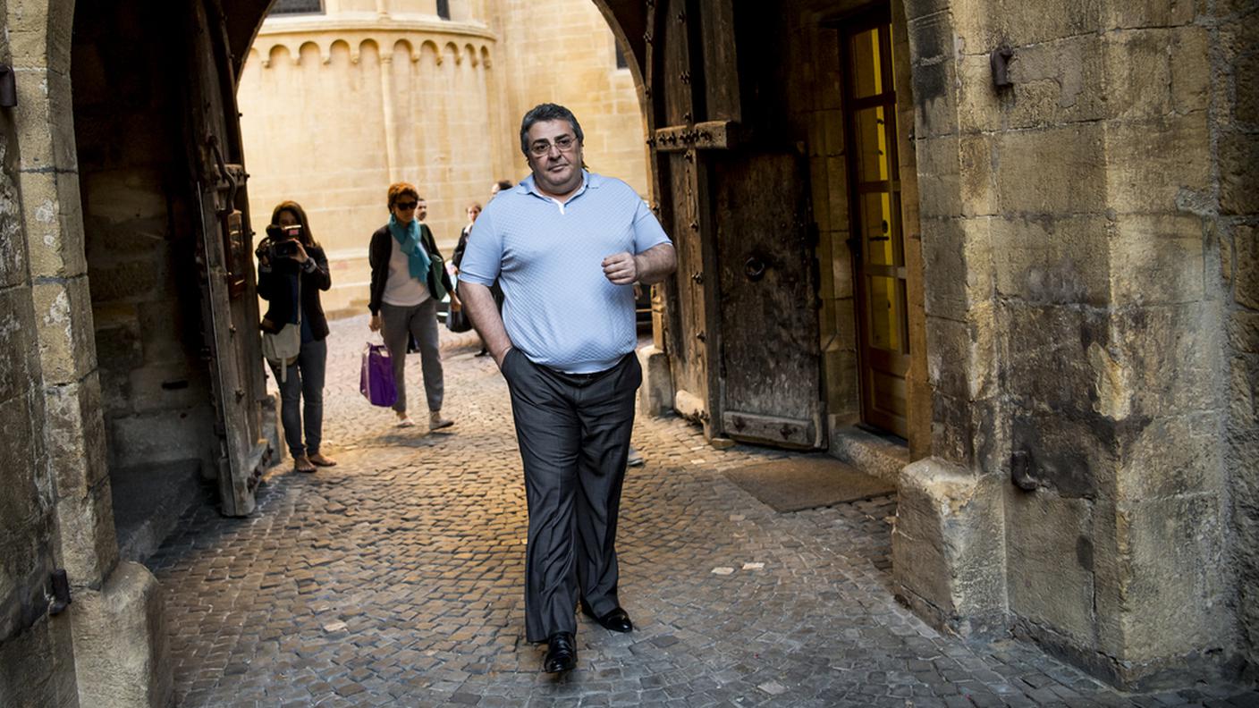 L'imputato al suo arrivo nella sede del tribunale