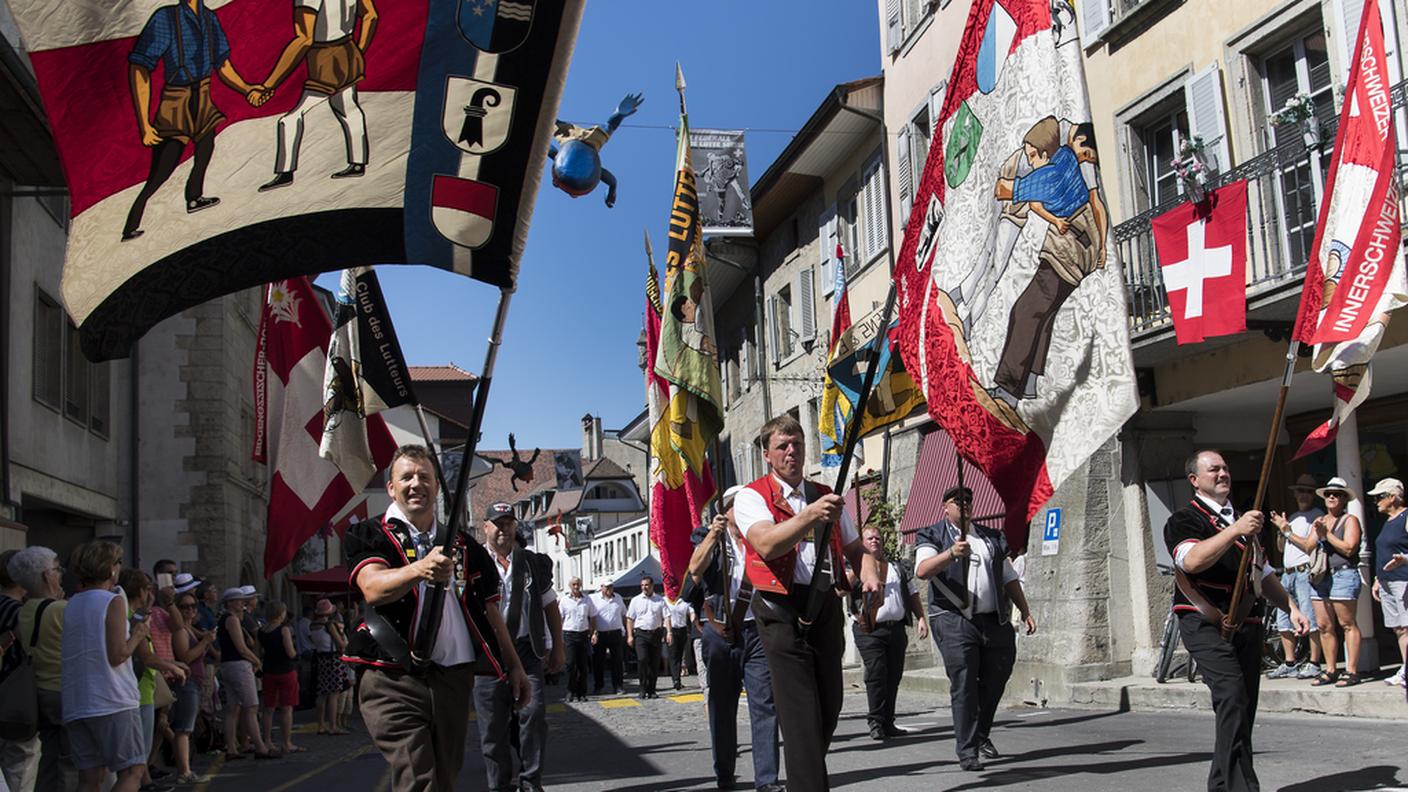 L'arrivo delle bandiere a Estavayer-le-Lac