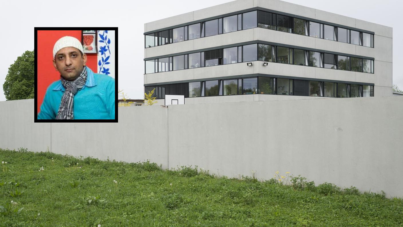 Il centro di Kruezlingen nel quale il giornalista tedesco Shams Ul-Haq (nel riquadro) si è finto asilante