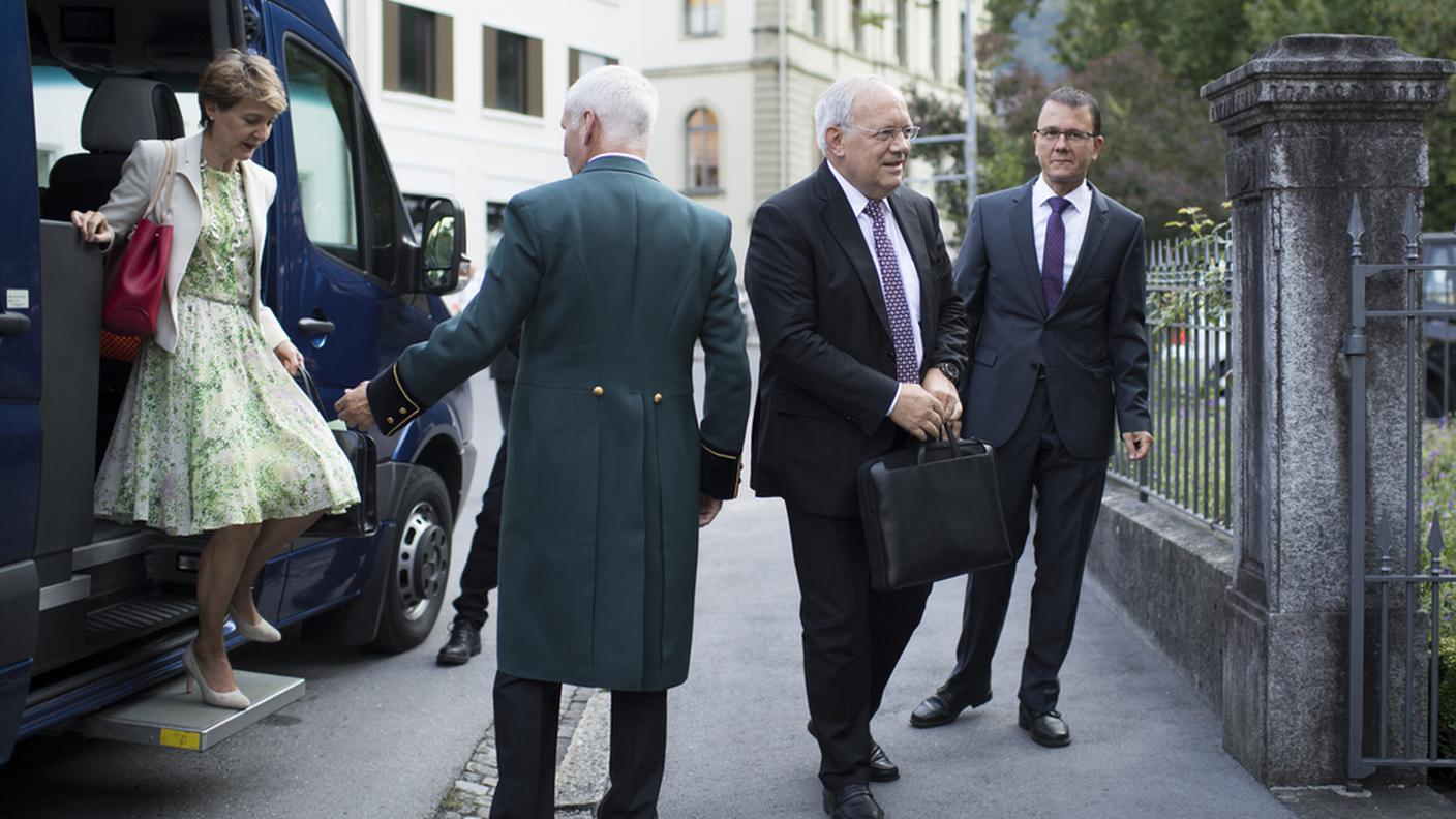 L'arrivo degli ospiti, presidente della Confederazione in testa 