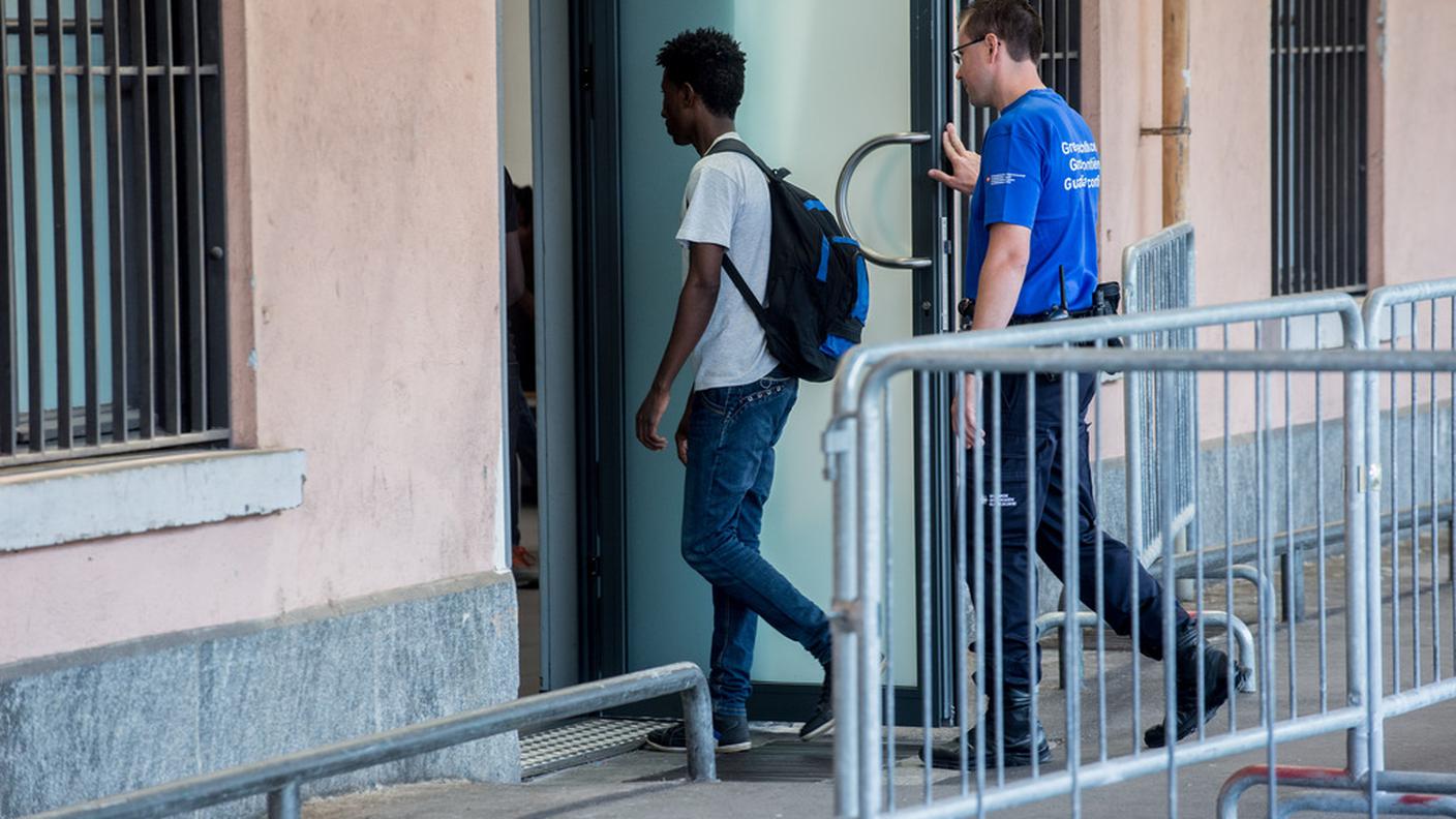 Molti entrano in Svizzera attraverso il confine sud