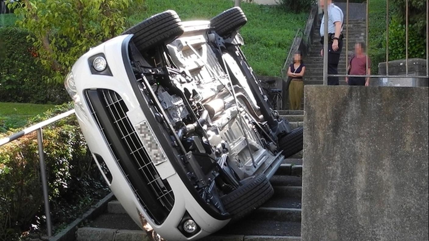 L'auto era guidata da una 81enne