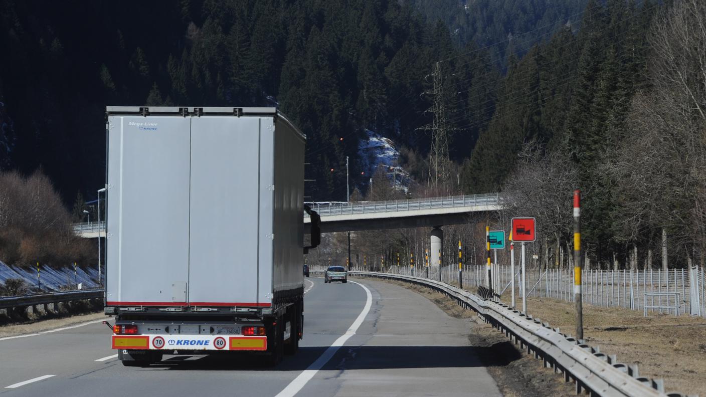 L'intento è quello di favorire il trasferimento del traffico merci dalla strada alla rotaia