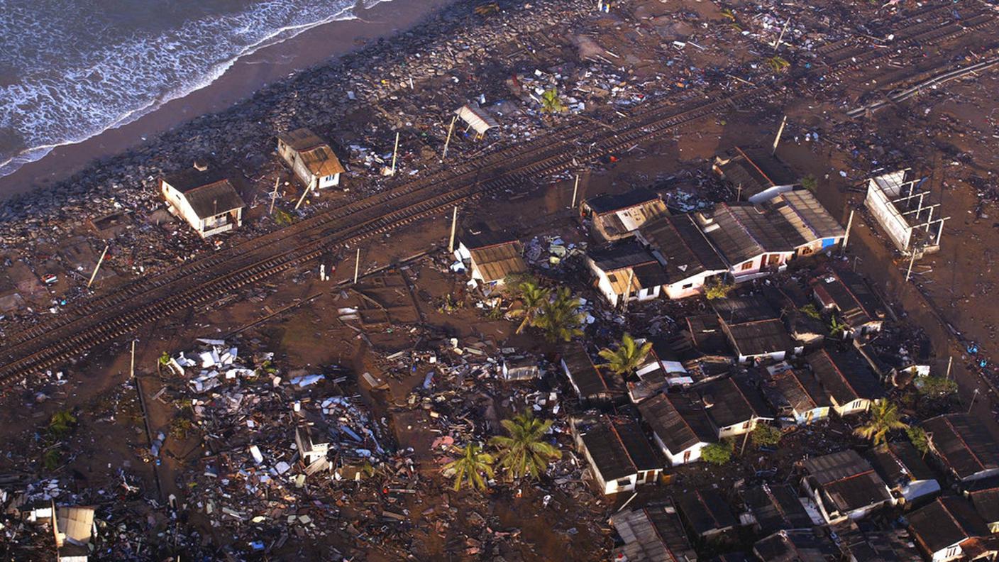 Dopo il devastante tsunami del 2004 (qui un'immagine delle distruzioni nello Sri Lanka), la Catena raccolse aiuti per ben 227 milioni di franchi.