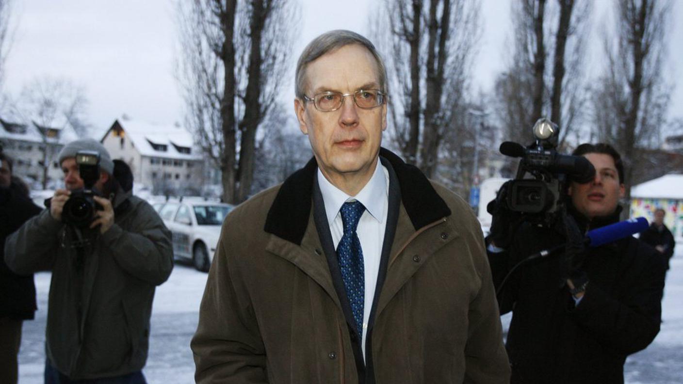 Philippe Bruggisser, qui all'ingresso del tribunale di Bülach, prima di una delle udienze nel 2007 del processo Swissair