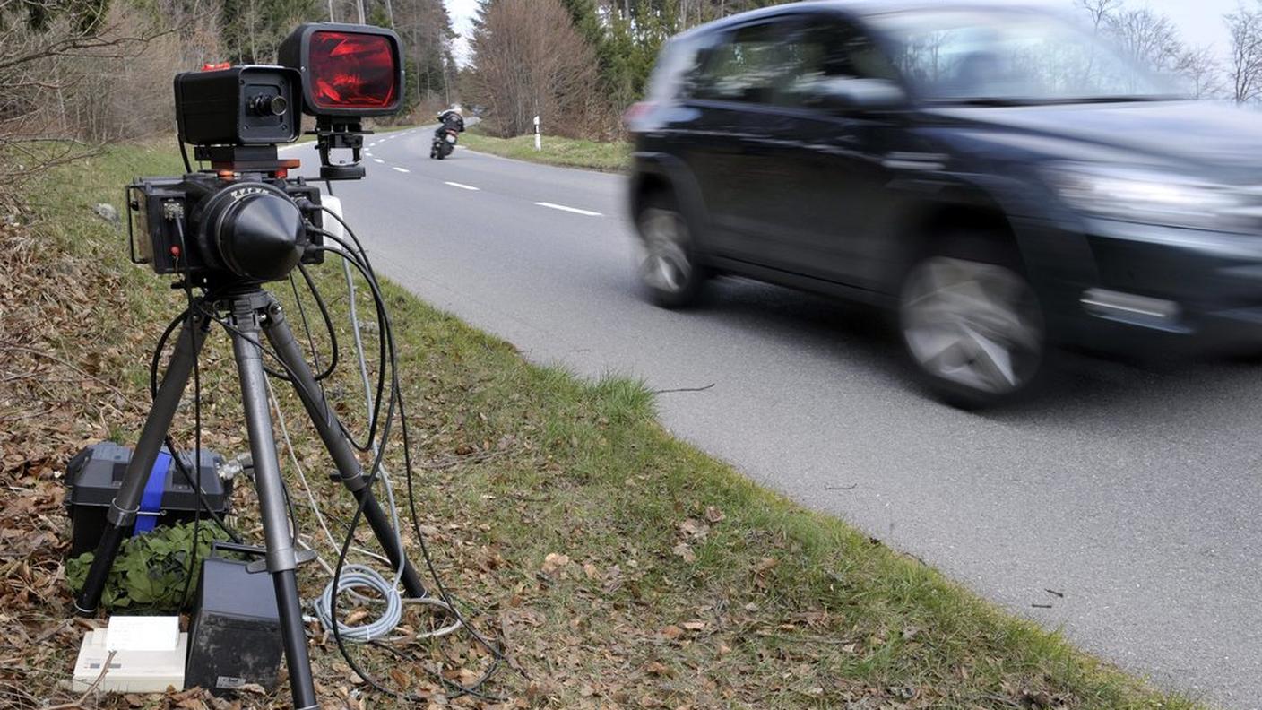 Viaggiava sull'automobile del padre insieme ad amici