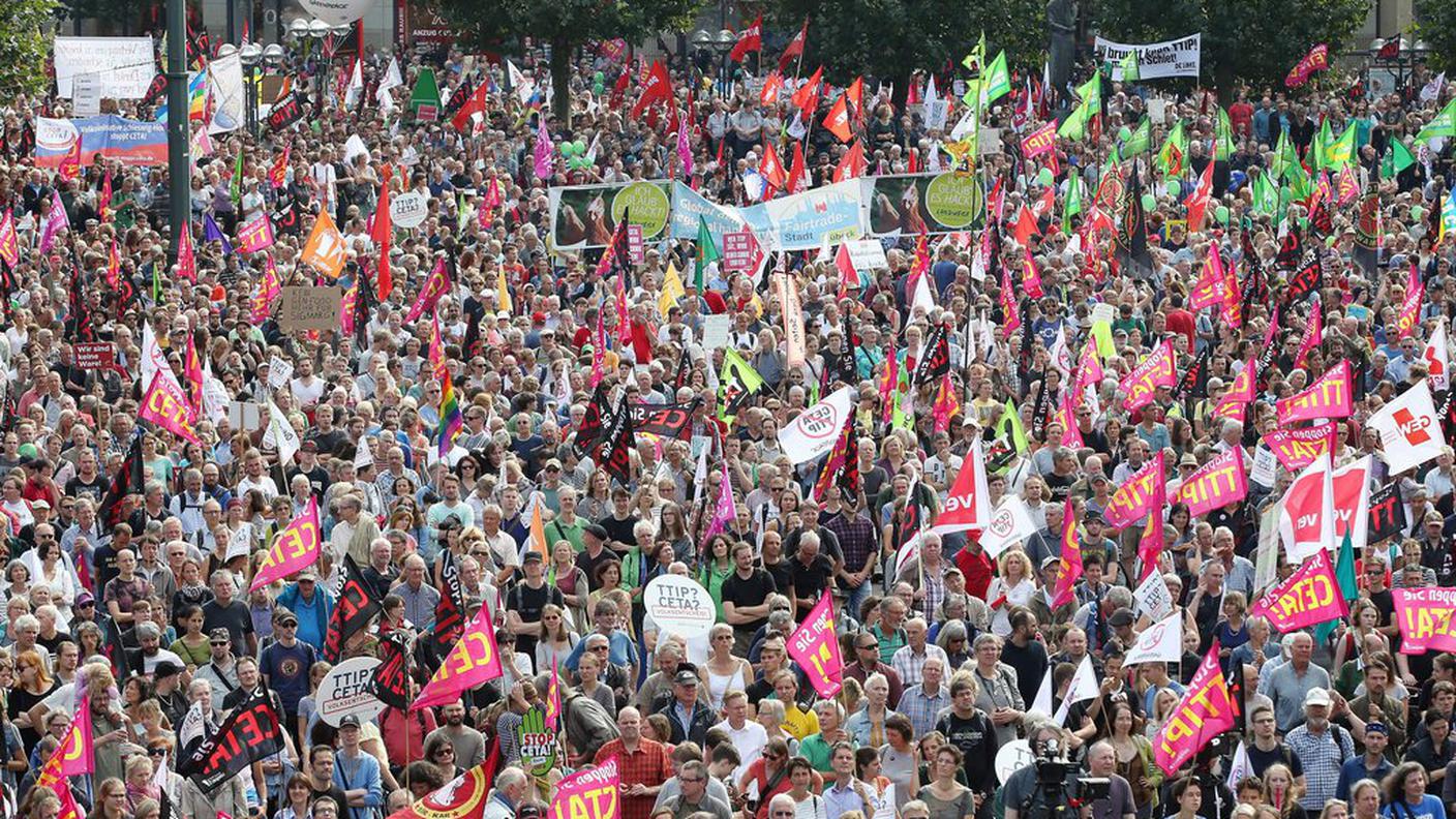 Si moltiplicano in tutta Europa le manifestazioni contro l'accordo