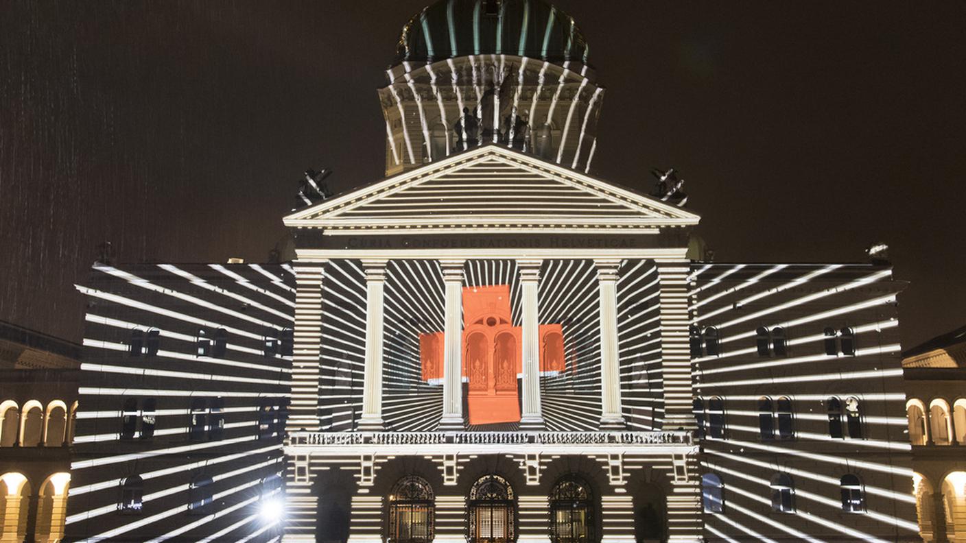 Una delle immagini proiettate su Palazzo federale a Berna