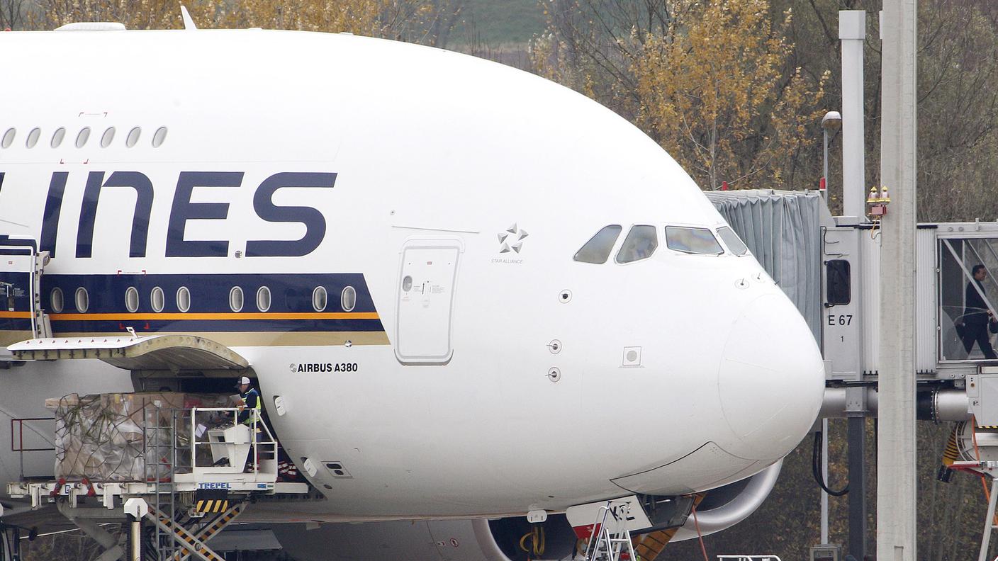 Il gigantesco aeroplano è rimasto bloccato al suo finger di Kloten