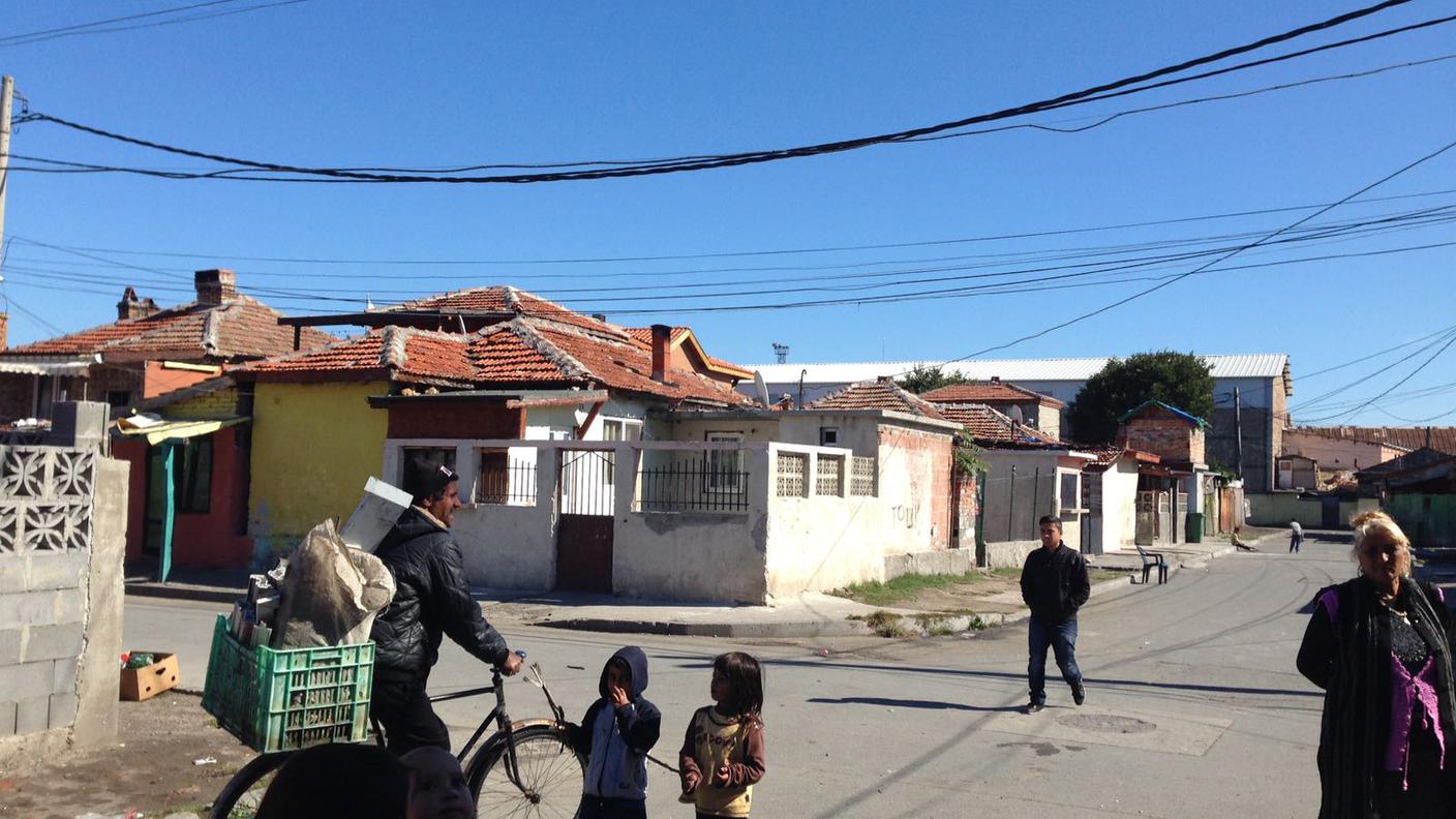 Bambini e adulti nel quartiere