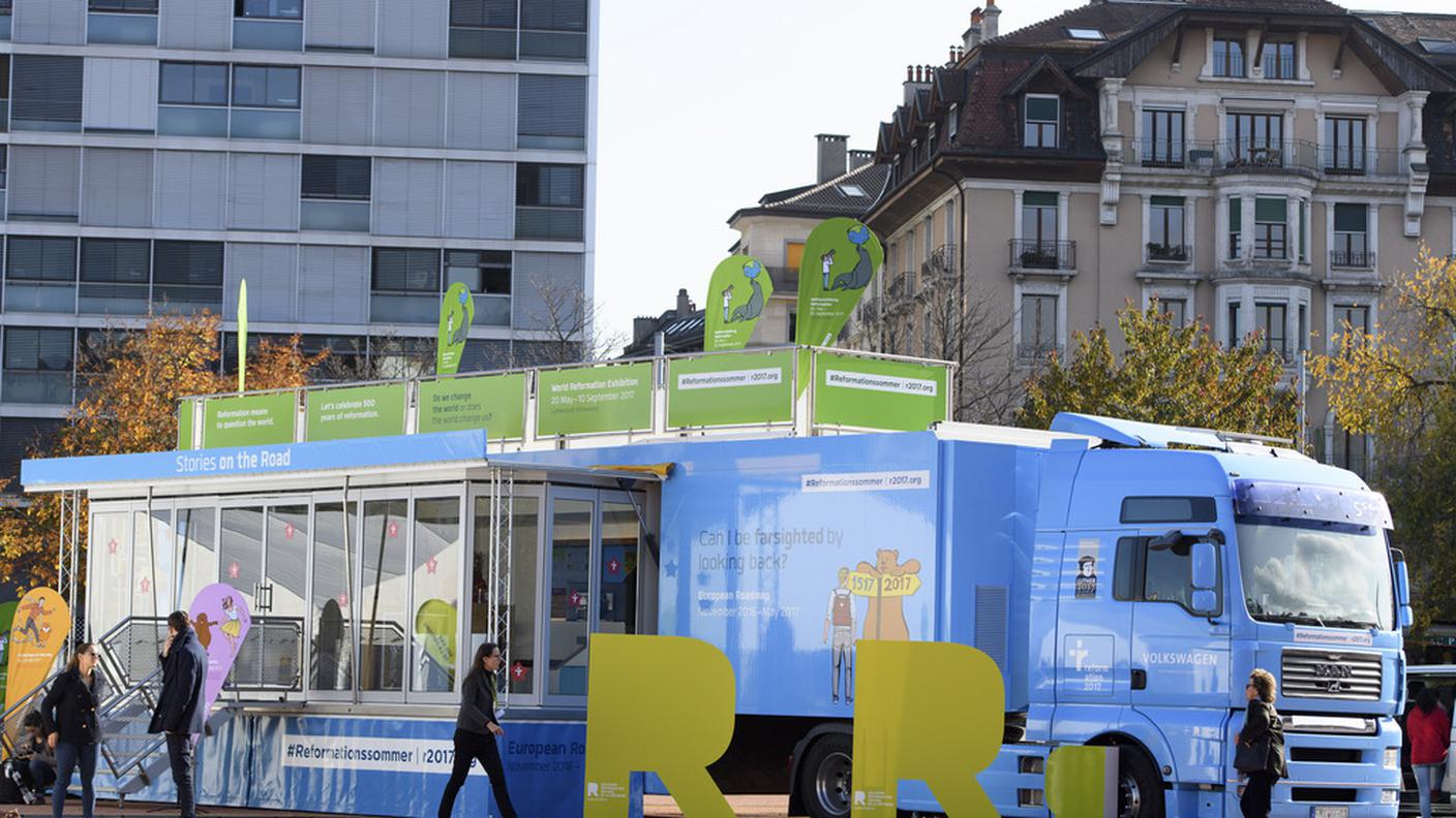 Il "camion della Riforma" arrivato nel quartiere ginevrino di Plainpalais