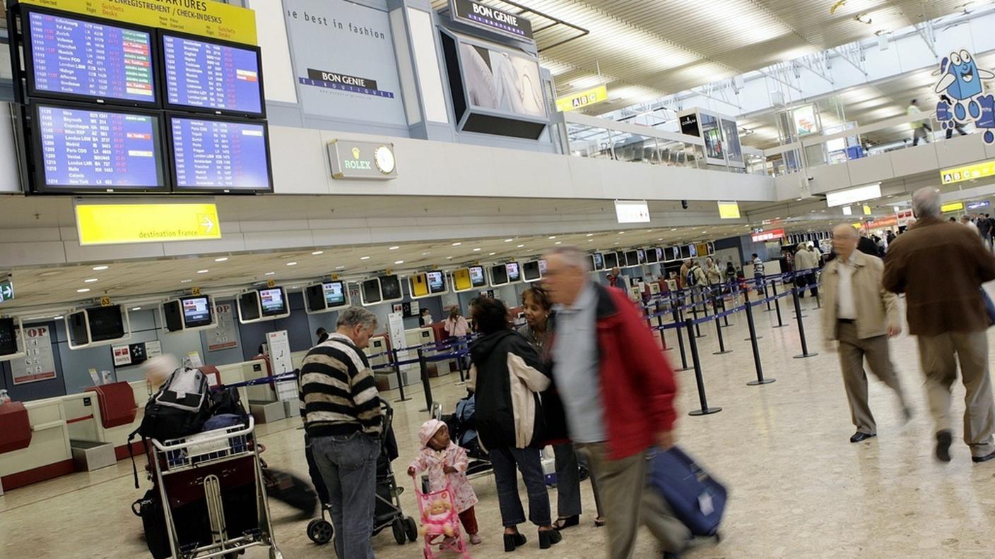 L'interno dell'aeroporto di Ginevra