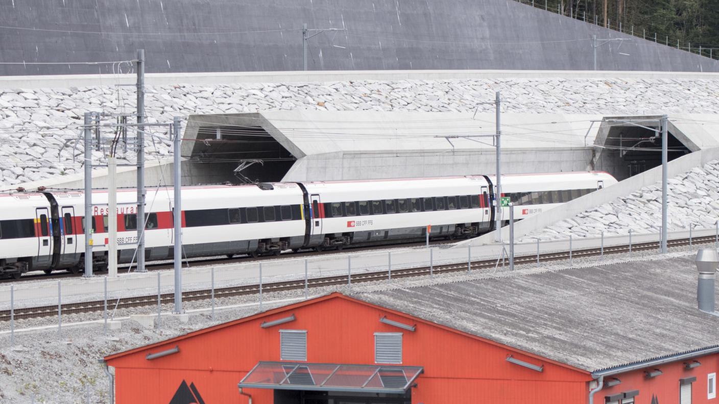 Via libera anche al transito regolare dei passeggeri
