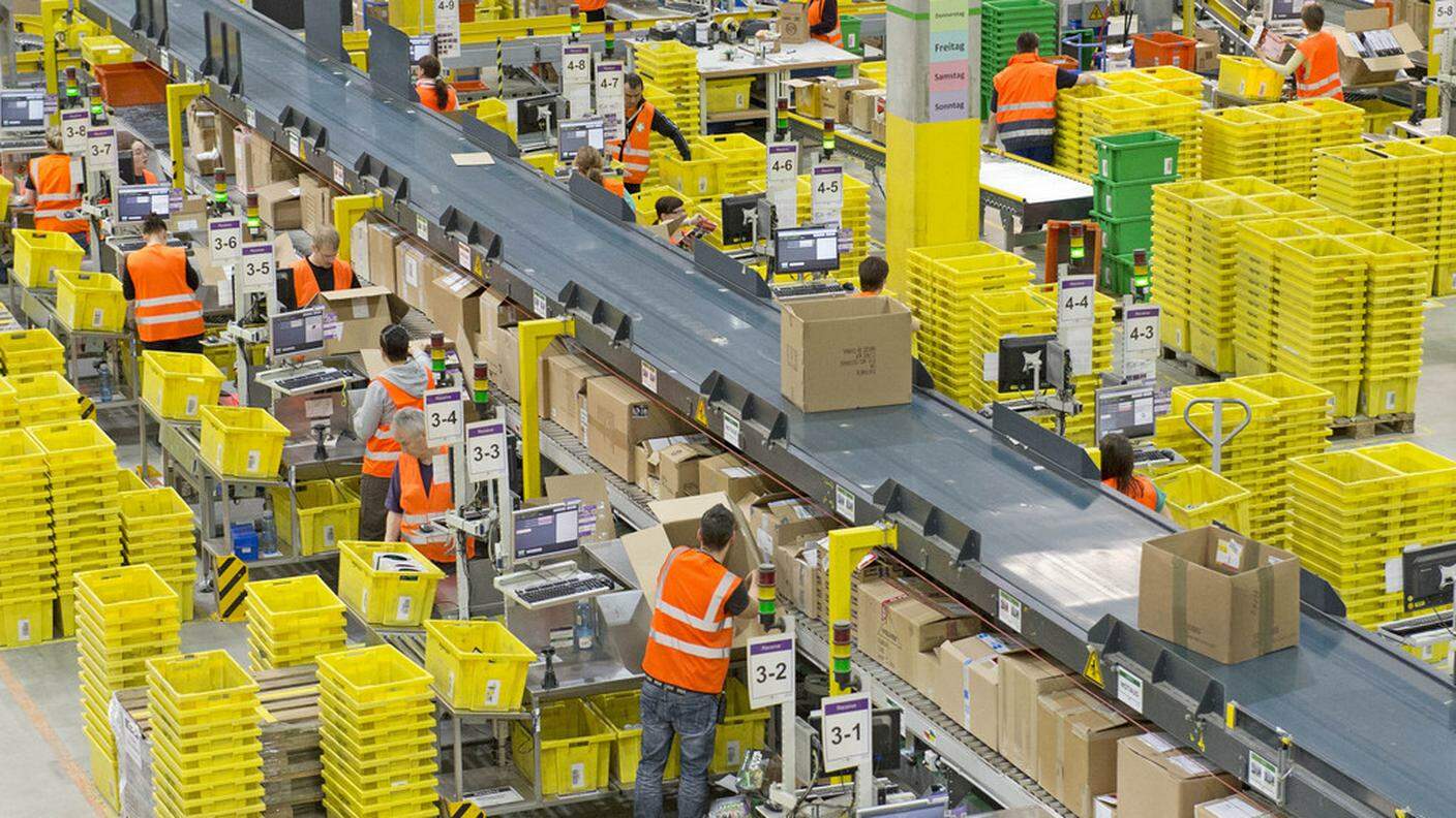 Amazon è al secondo posto negli acquisti via web degli svizzeri