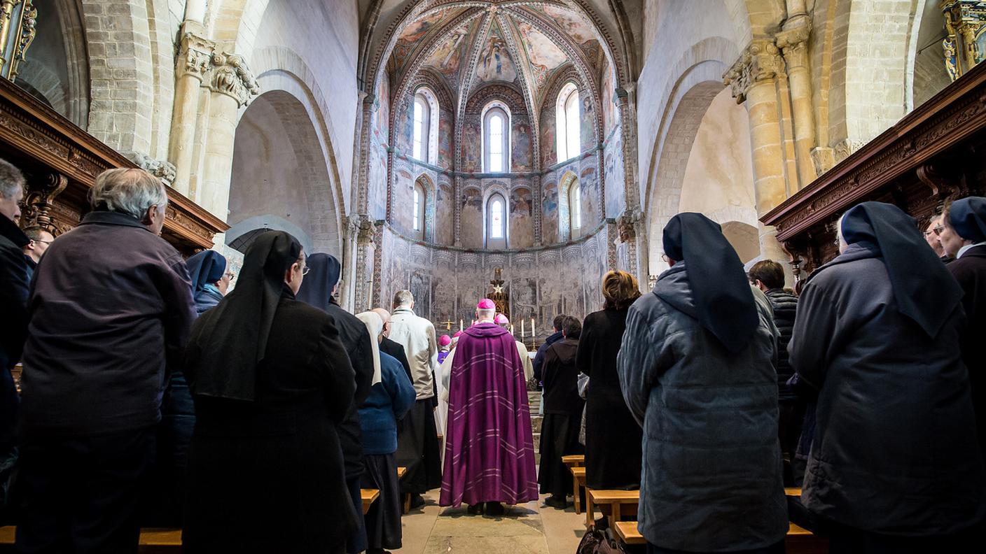 Un momento della cerimonia religiosa alla basilica di Valère