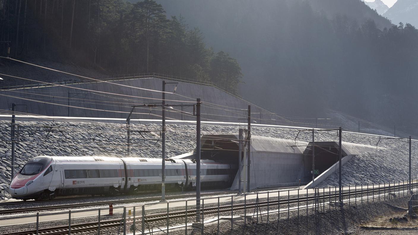 I convogli passeggeri non possono percorre il tunnel del San Gottardo