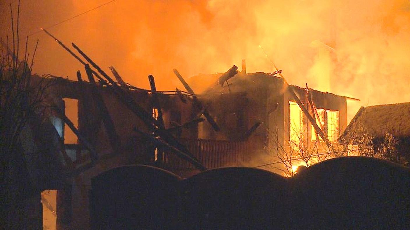 L'incendio è scoppiato nel cuore del villaggio